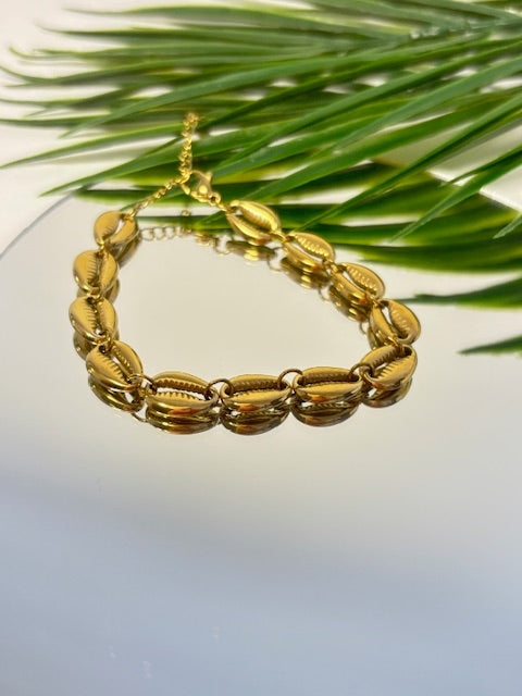 Shell armband goud