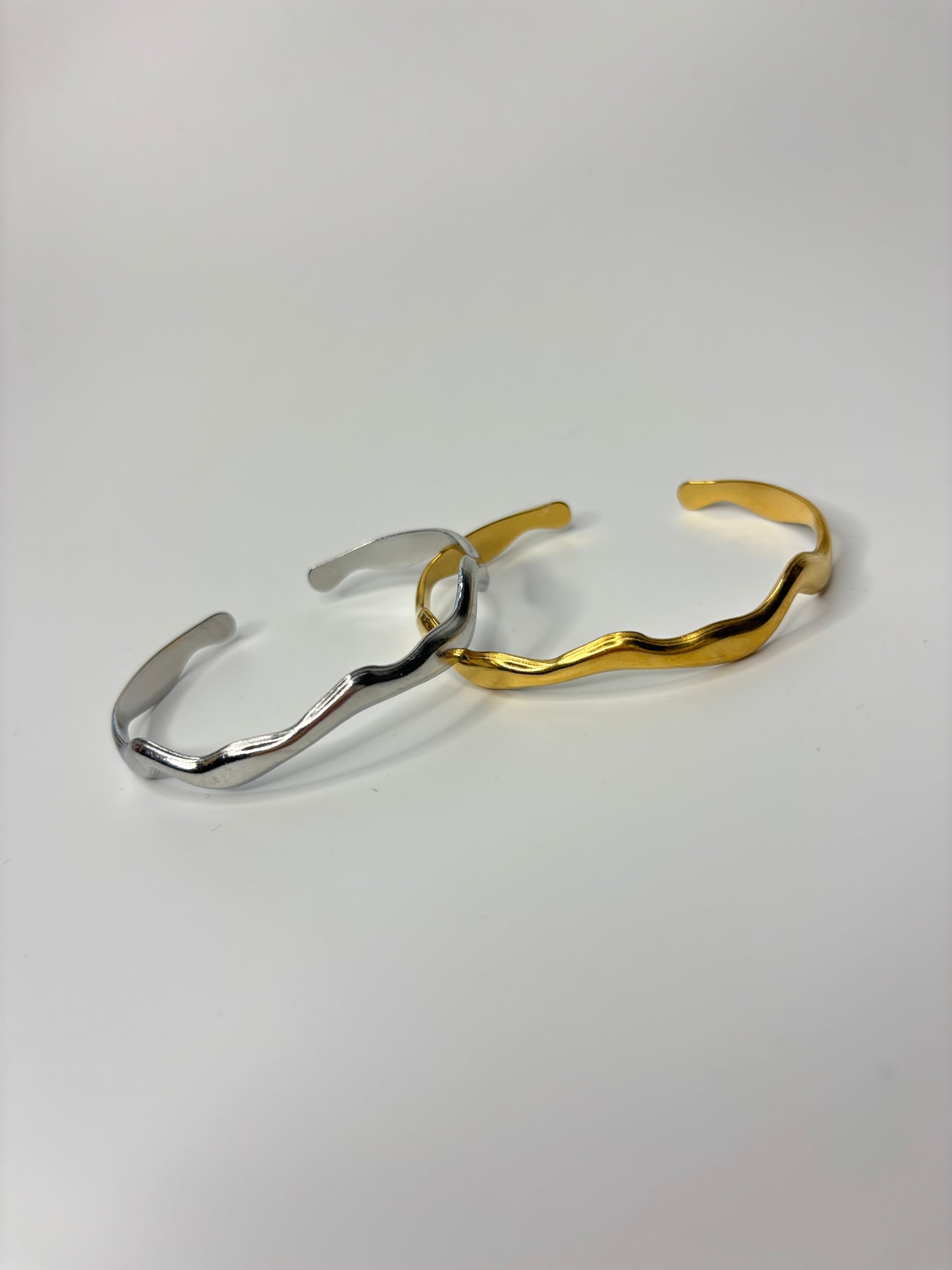 Wave Bangle Goud